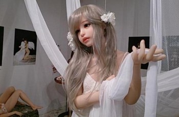Pameran Love Doll di Ginza, Seram? Seksi? Tentukan Sendiri