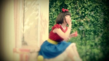 Lihat Trailer Iklan Untuk Album Perdana Uchida Aya