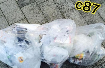 Seiyuu Muda Arata Ito Membersihkan Sampah Sisa Pengunjung Comiket