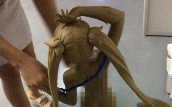 Seorang Mangaka Memperlihatkan Figure Hestia Setinggi 70cm