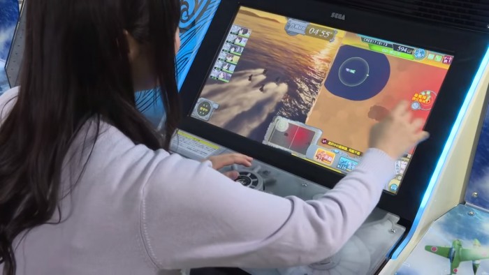 Lihat Ootsubo Yuka dan Fujita Saki Bermain ‘KanColle Arcade’ di Video Ini